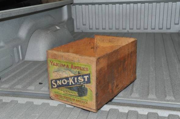 Snokist Green 1 bushel Safeway Fruit Crate Label