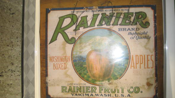 Rainier Fruit White 40lbs Fruit Crate Label