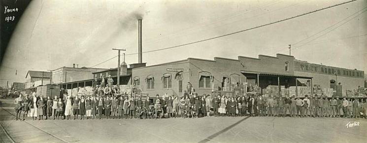 Washington Fruit & Produce, 1st Avenue and D street Yakima