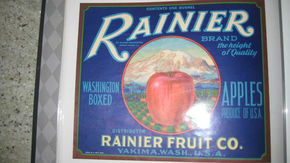 Rainier Blue 1 bush Fruit Crate Label
