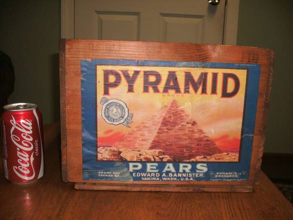 Pyramid Pears Fruit Crate Label