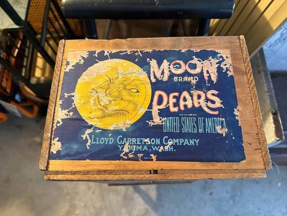 Moon No Weight Fruit Crate Label