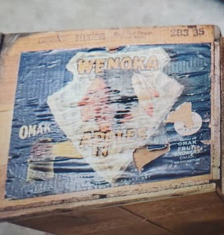 Wenoka Omak 40lb Doc Fruit Crate Label