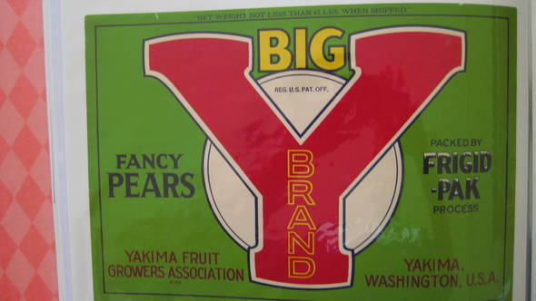 Big Y net weight not less than 42 Fruit Crate Label